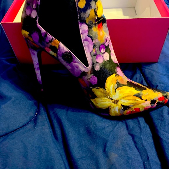 Floral booties - Picture 3 of 3